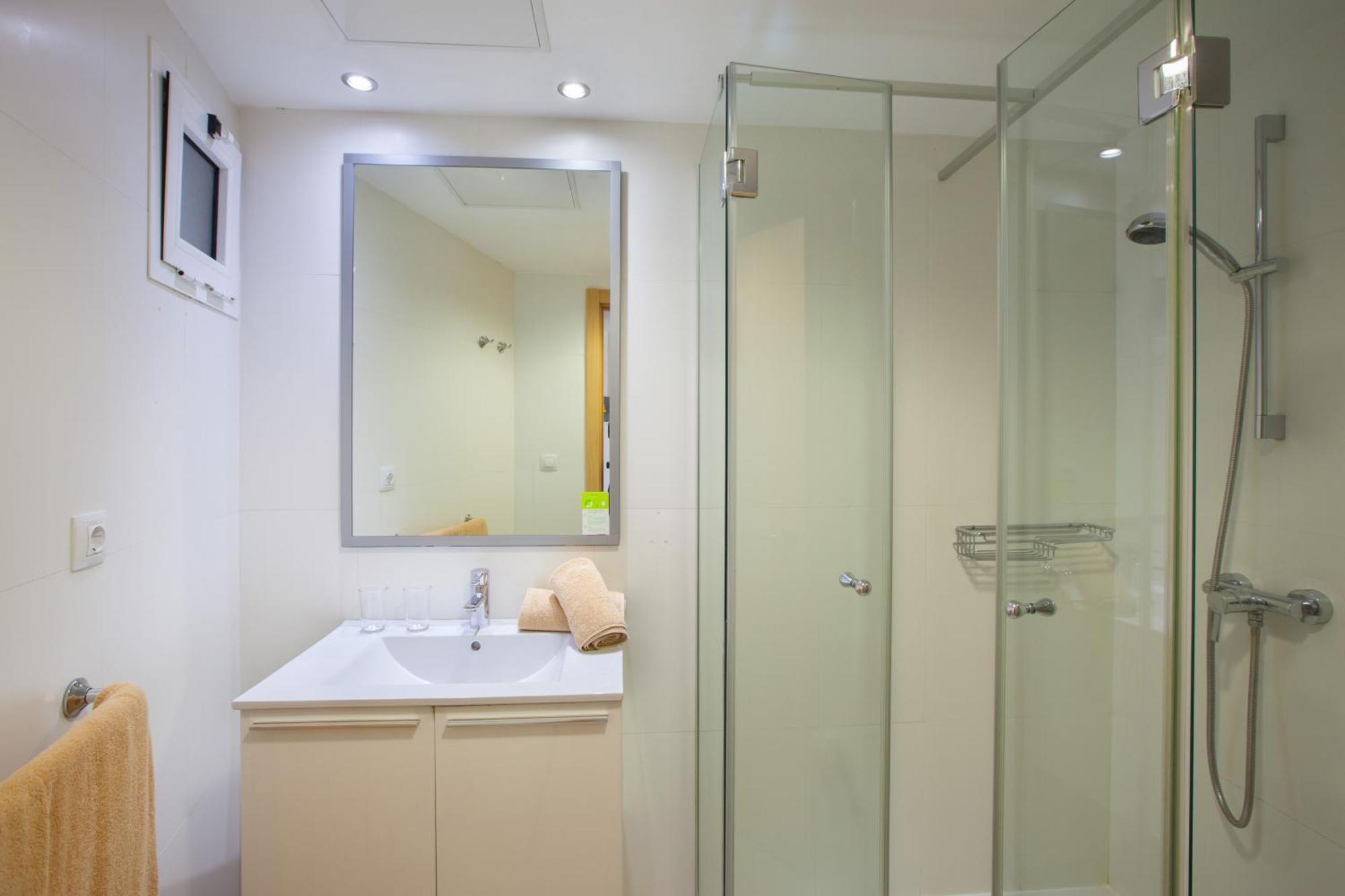 Studio (1 Adult),1207441102:JPEG