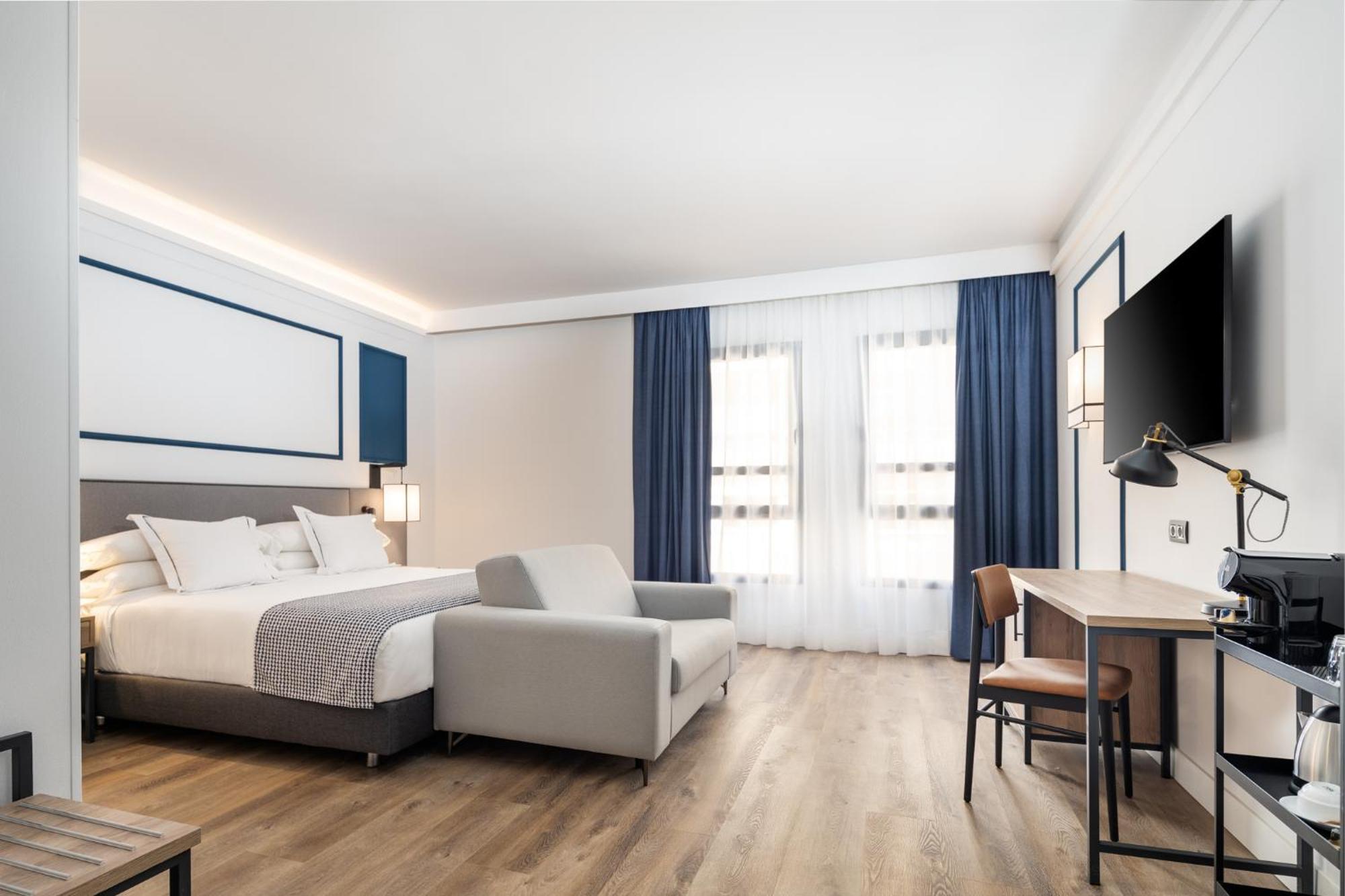 Junior Suite (2 Adults + 1 Child),1207442215:JPEG