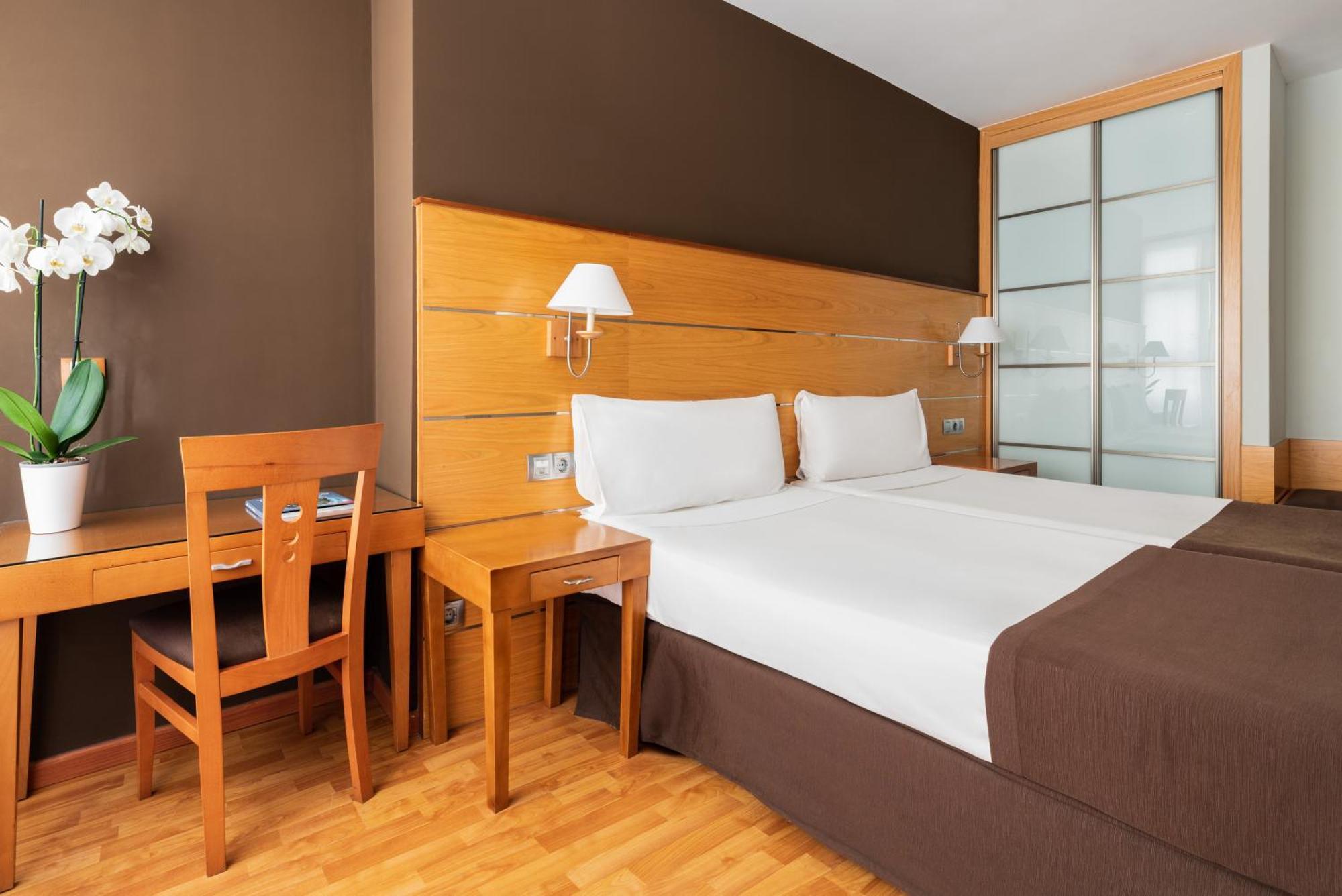 Interior Double or Twin Room,1272266200:JPEG