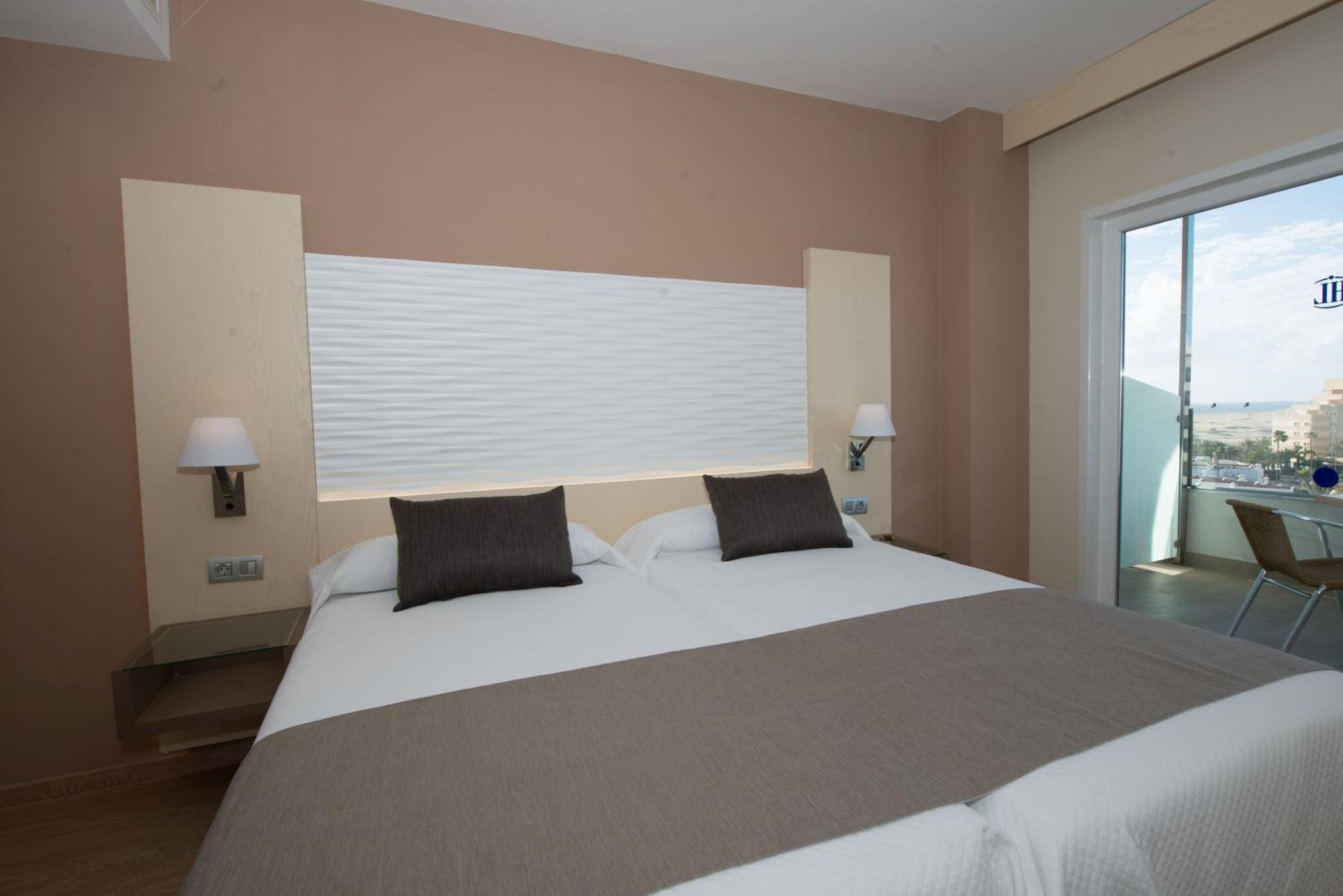 Double or Twin Room Sea View