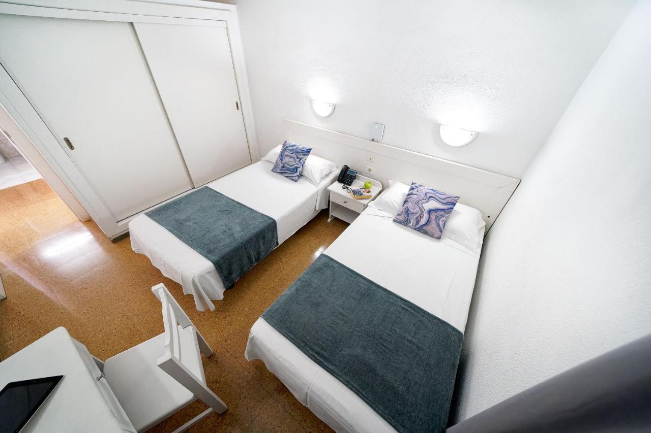 One-Bedroom Apartment Balcony,1322565355:JPEG
