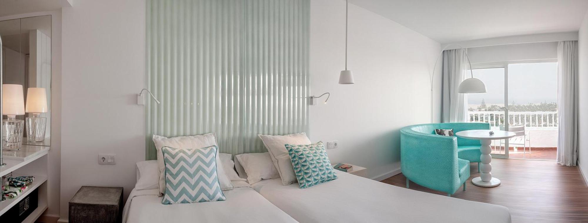 Superior Room with Balcony and partial Sea View,1500270472:JPEG