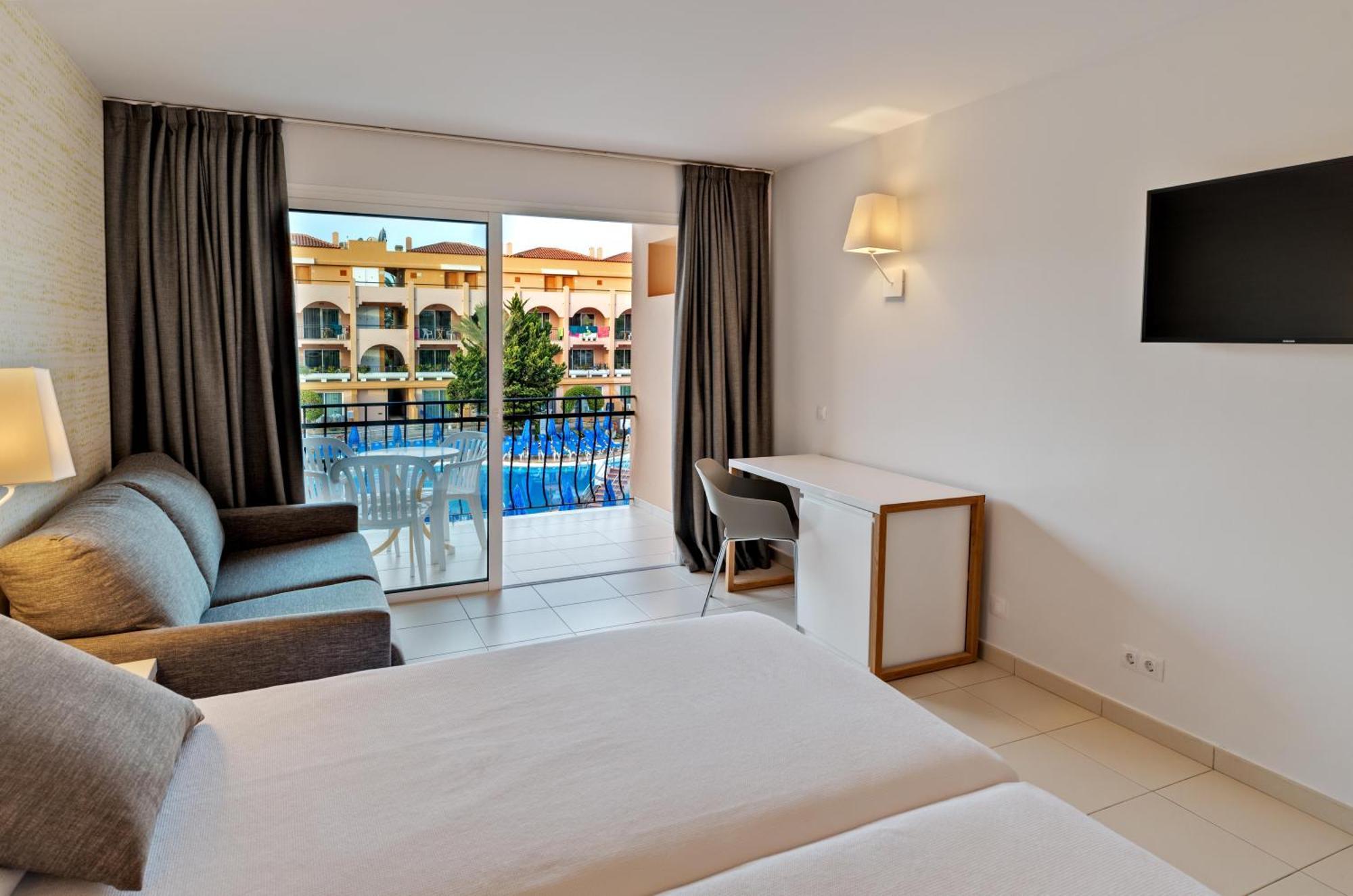 Twin Room with Pool View,1540075345:JPEG