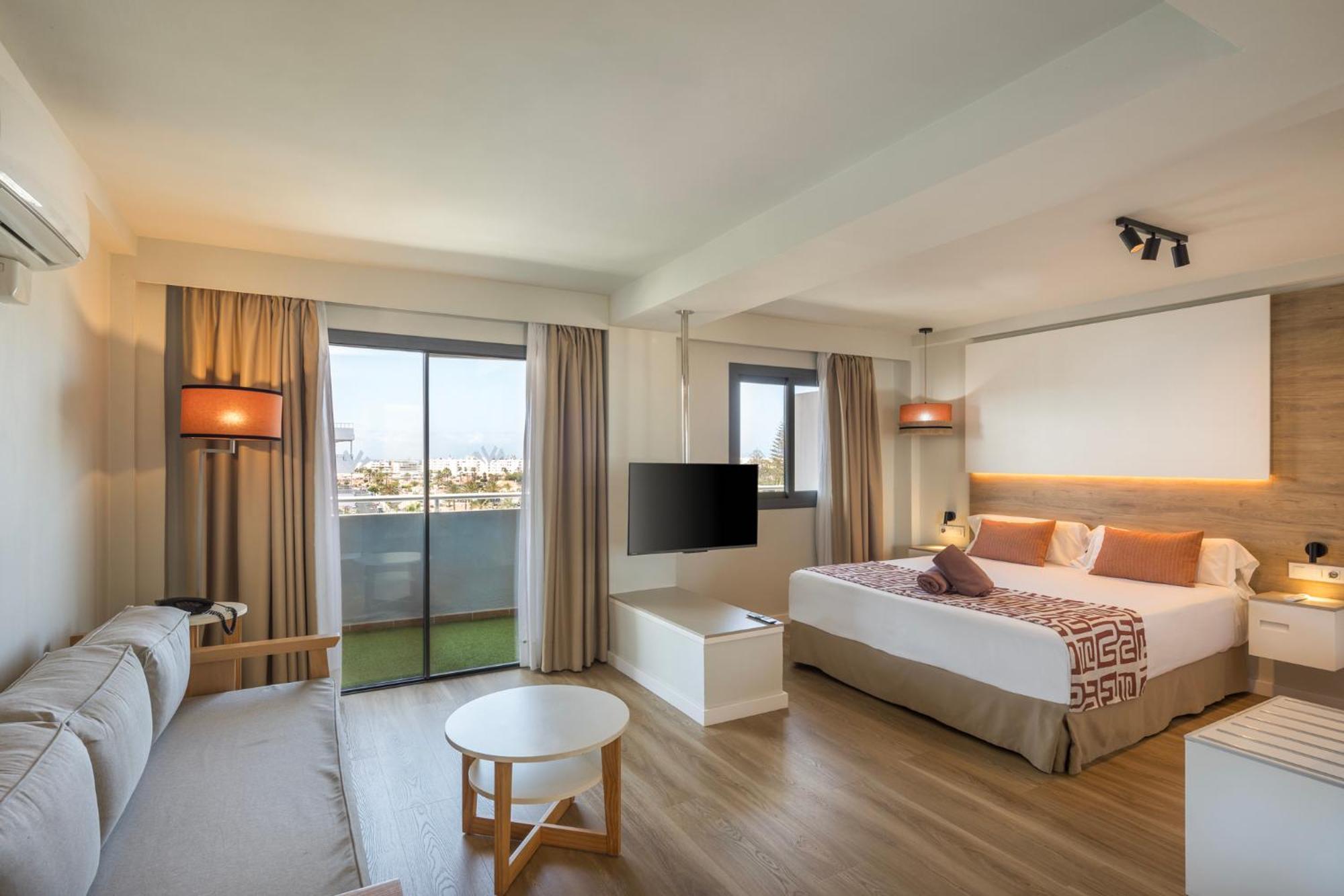 Junior Suite (2 Adults + 1 Child),1615385370:JPEG