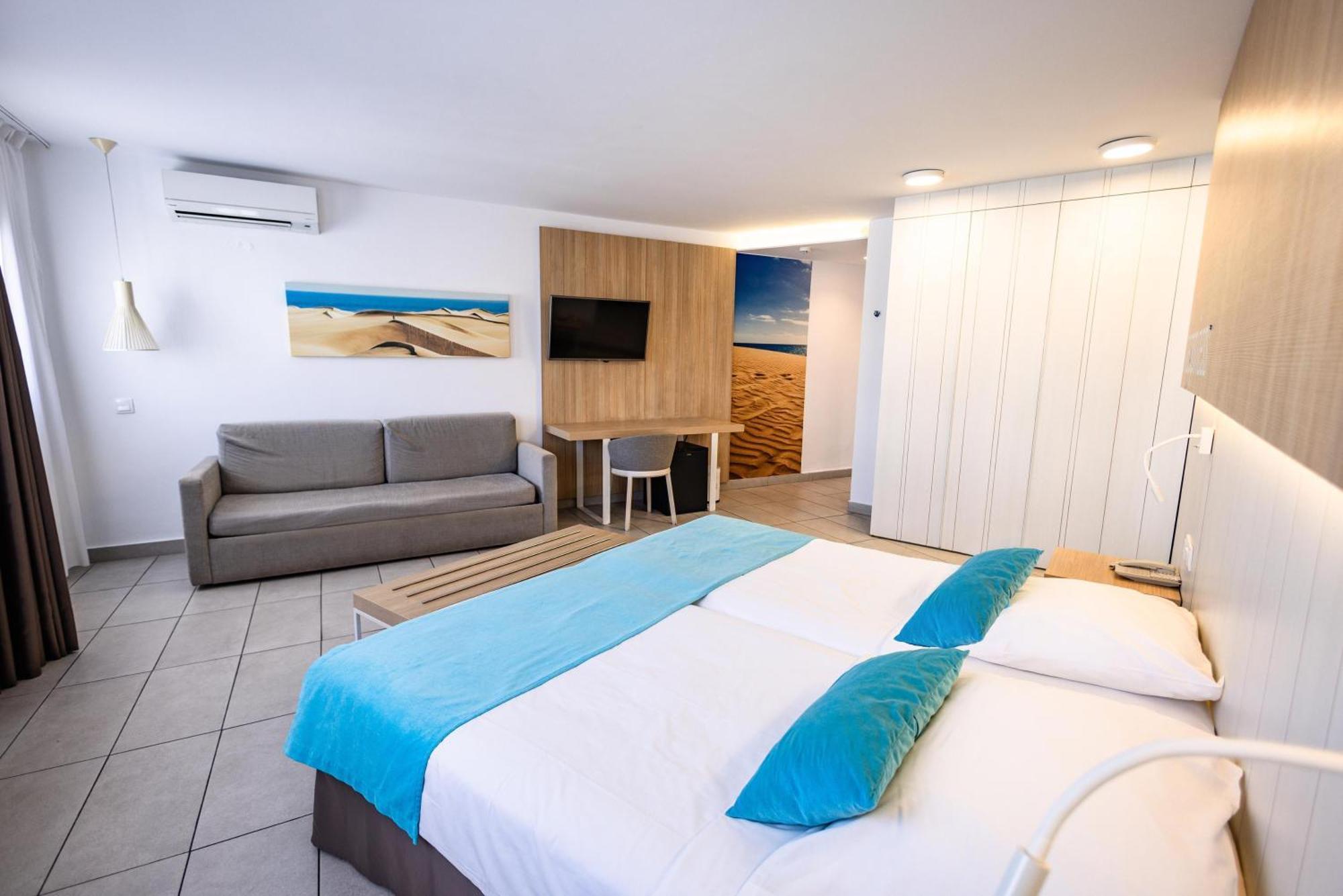 Double Room with Balcony,1661111516:JPEG