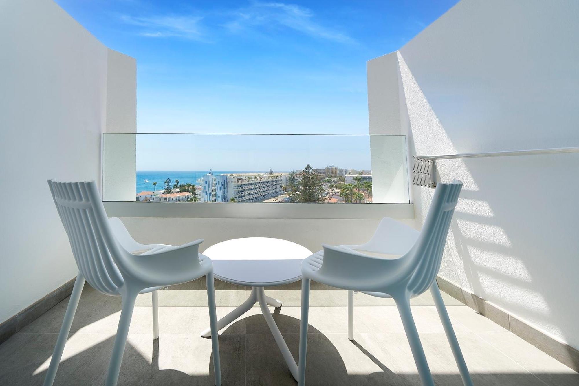 Double or Twin Room Sea View