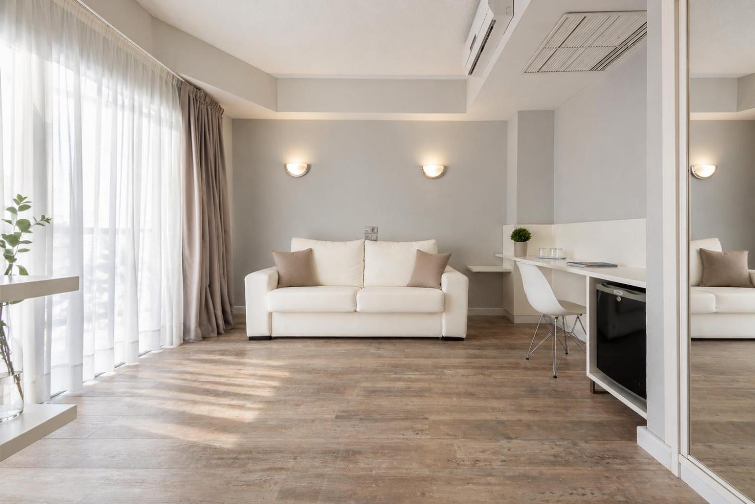 Deluxe Family Room