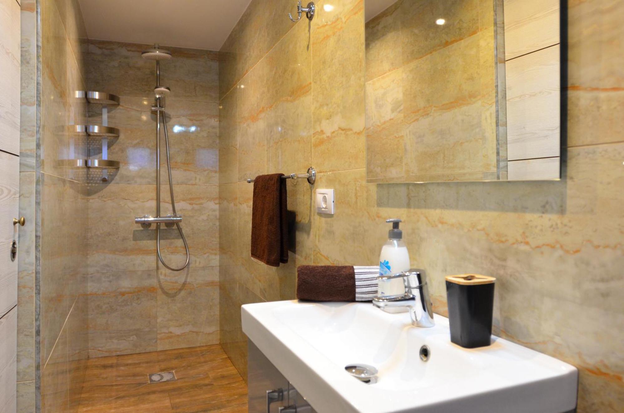 Twin Room Private Bathroom