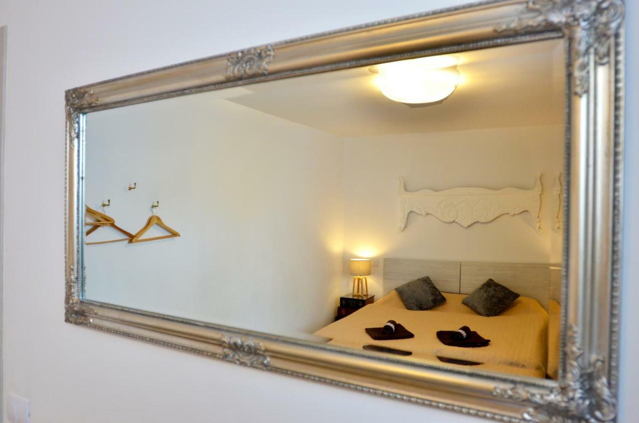 Twin Room Private Bathroom