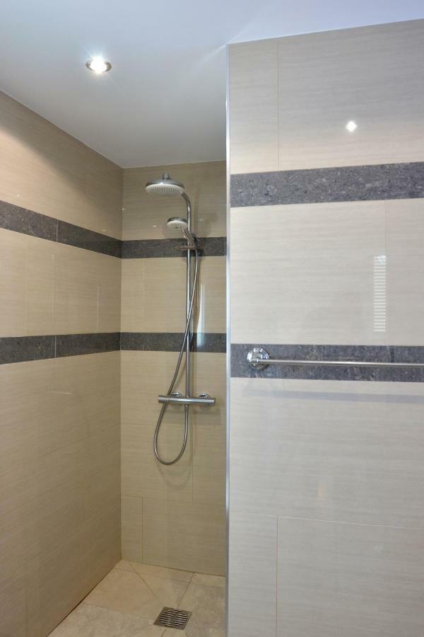 Twin Room Private Bathroom