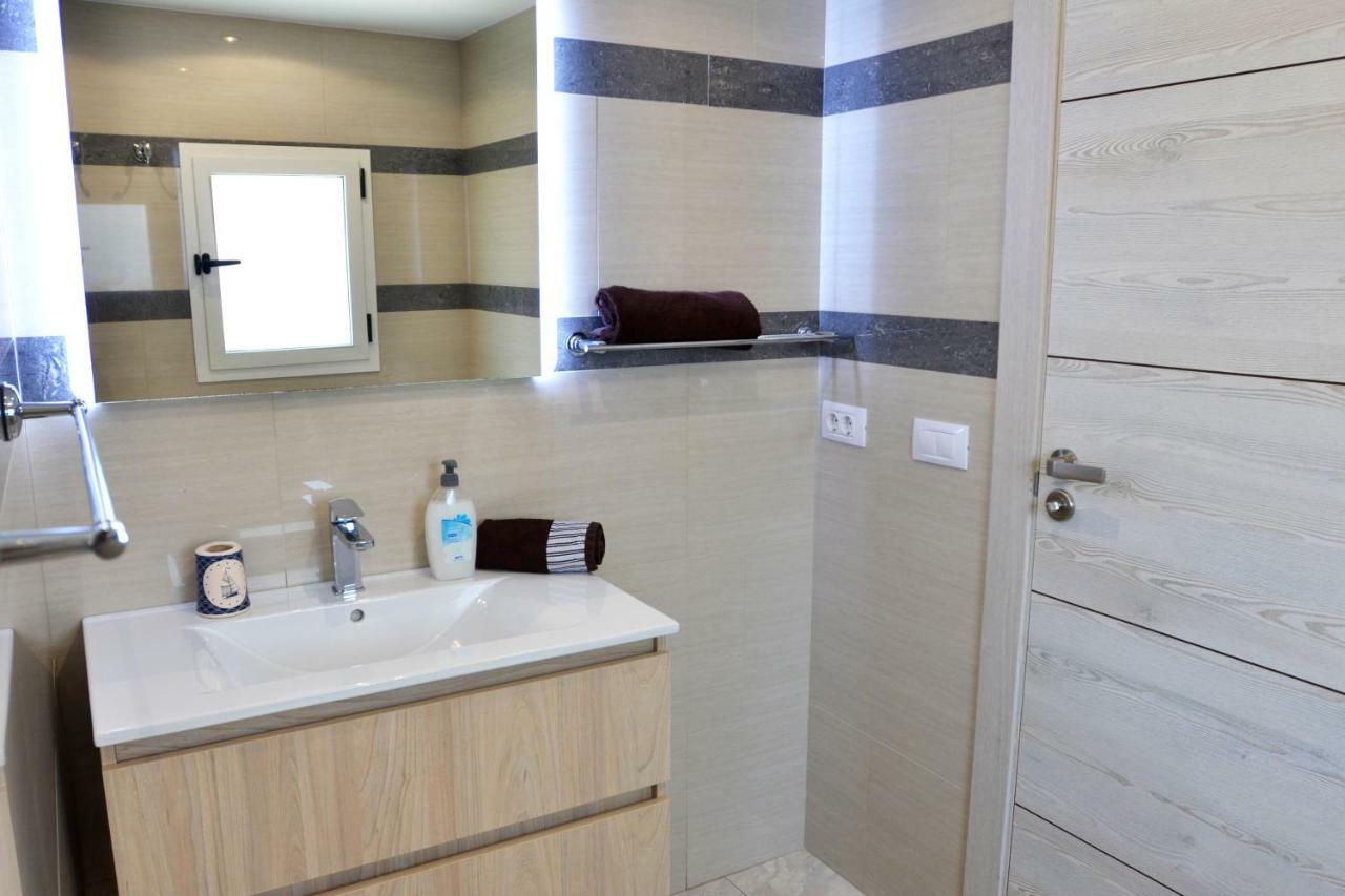 Twin Room Private Bathroom