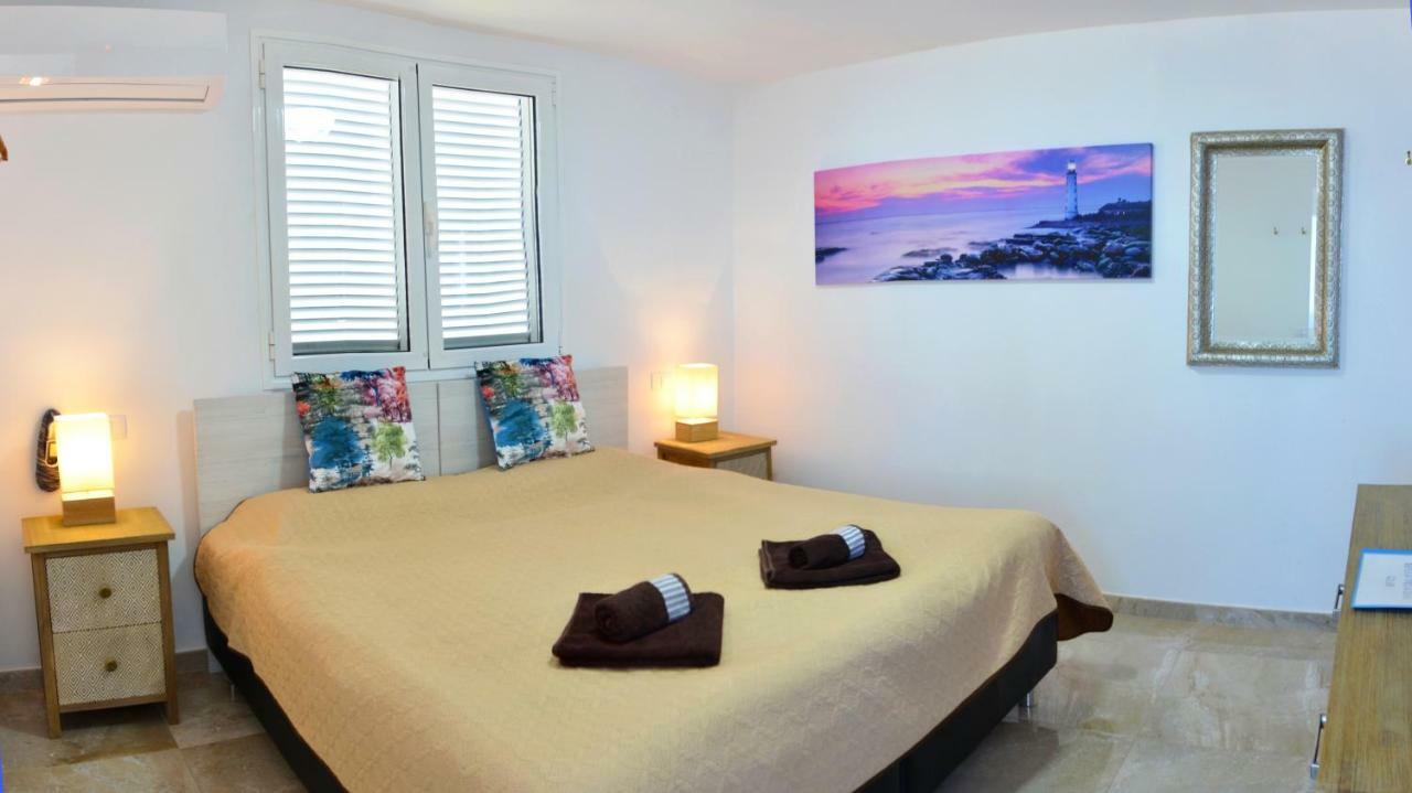 Twin Room Private Bathroom