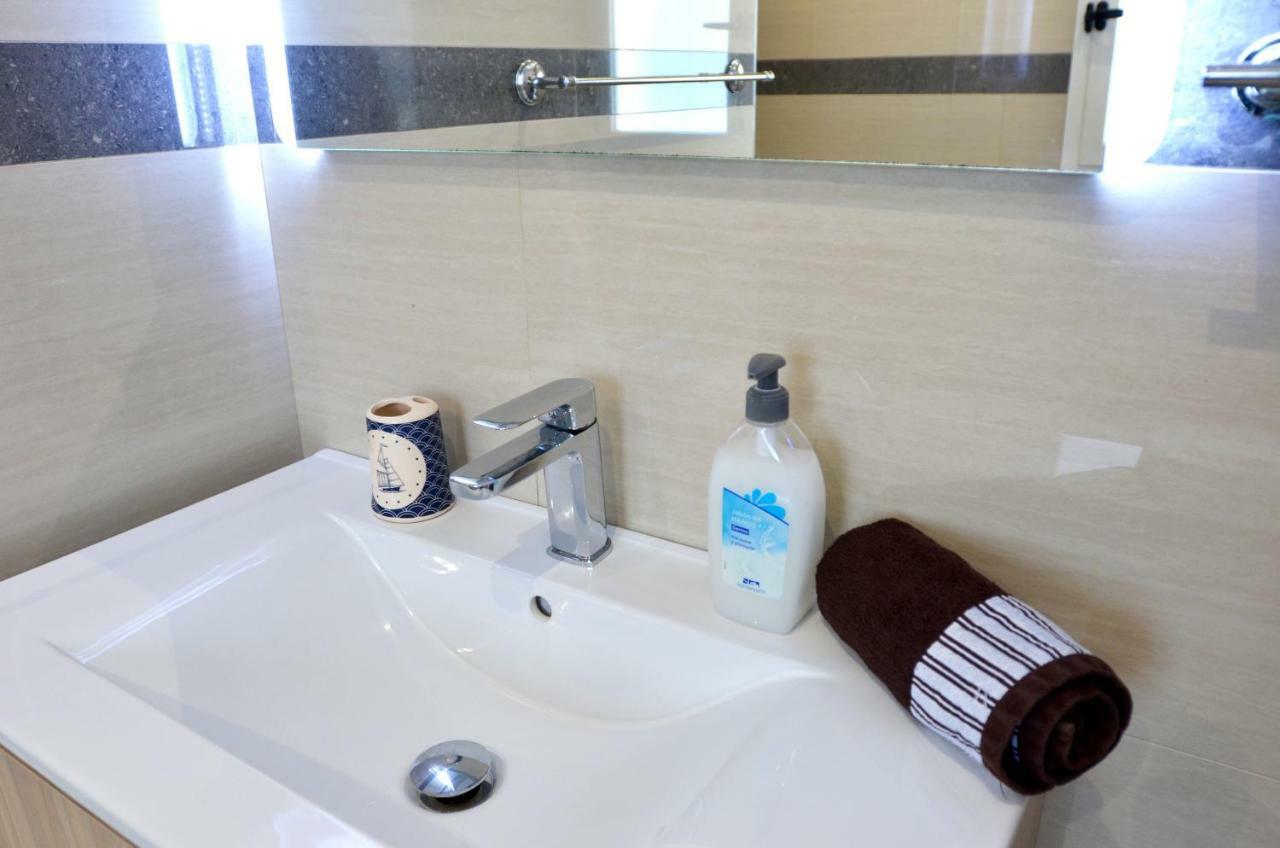 Twin Room Private Bathroom