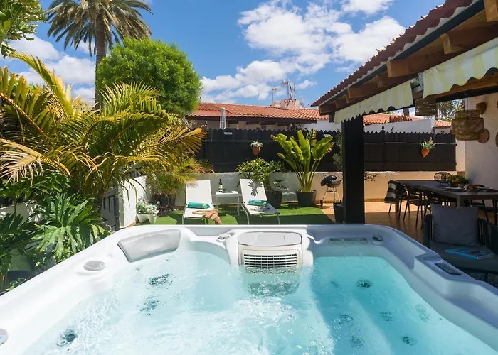 Oasis Beach Holiday Home With Jacuzzi